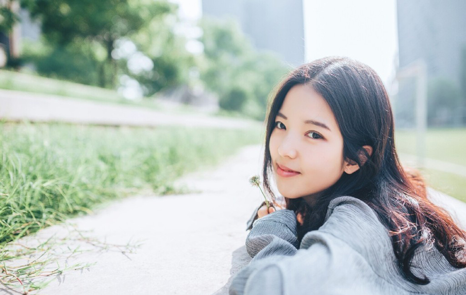 随着吕蒙冰冷的厉喝声，周围的江东战船开始从四面八方逼上来。