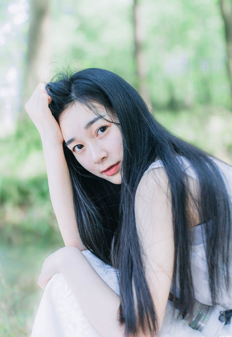 与此同时，远在襄阳的诸葛亮也收到了刘备撤兵回荆州的消息，心中彻底松了口气。